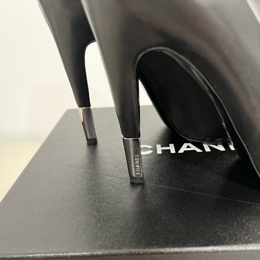 CHANEL Lacet Booties